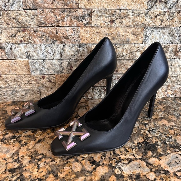 OFF-WHITE Black Leather Arrow Embellished Pumps Size6 $910 - Picture 3 of 9